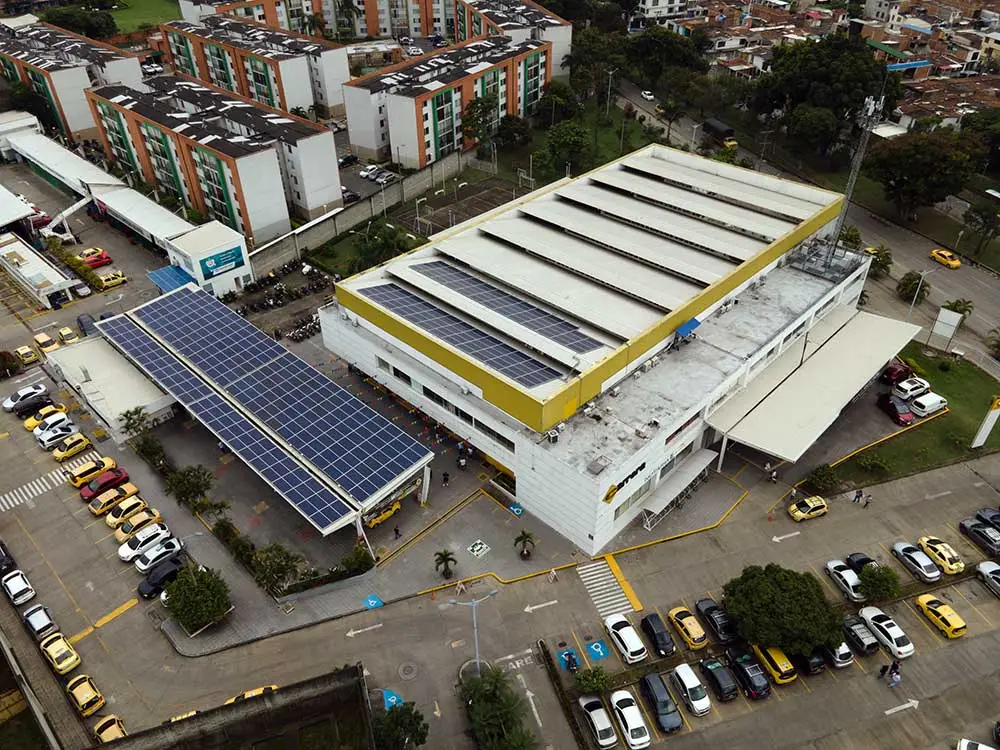 Nuevos paneles solares en el Centro Comercial Carrera Cali