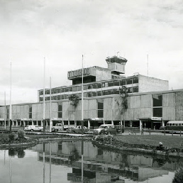 Fachada del Aeropuerto Internacional El Dorado en 1980