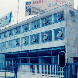 Centro Comercial Carrera después de haber adquirido las bodegas Philips en la Avenida Américas